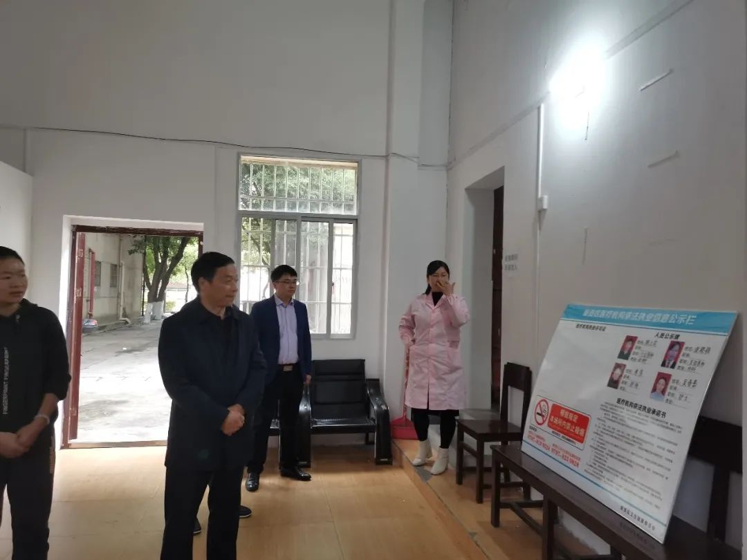 黄鹏书记深入校园各处检查指导工作