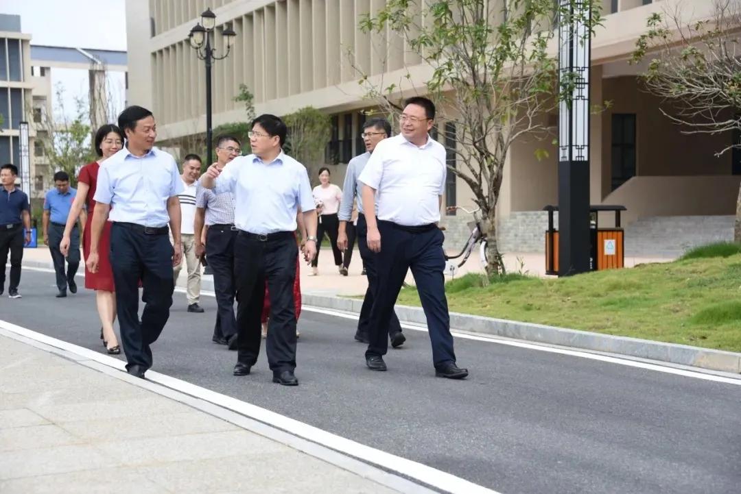 省委教育工委副书记、省教育厅厅长郭杰忠莅临我院调研指导工作