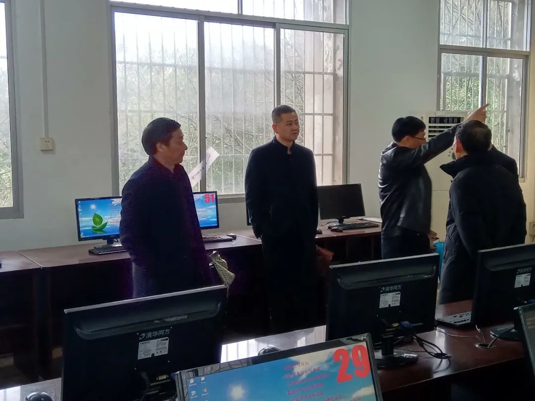 院领导检查新学期开学返校工作