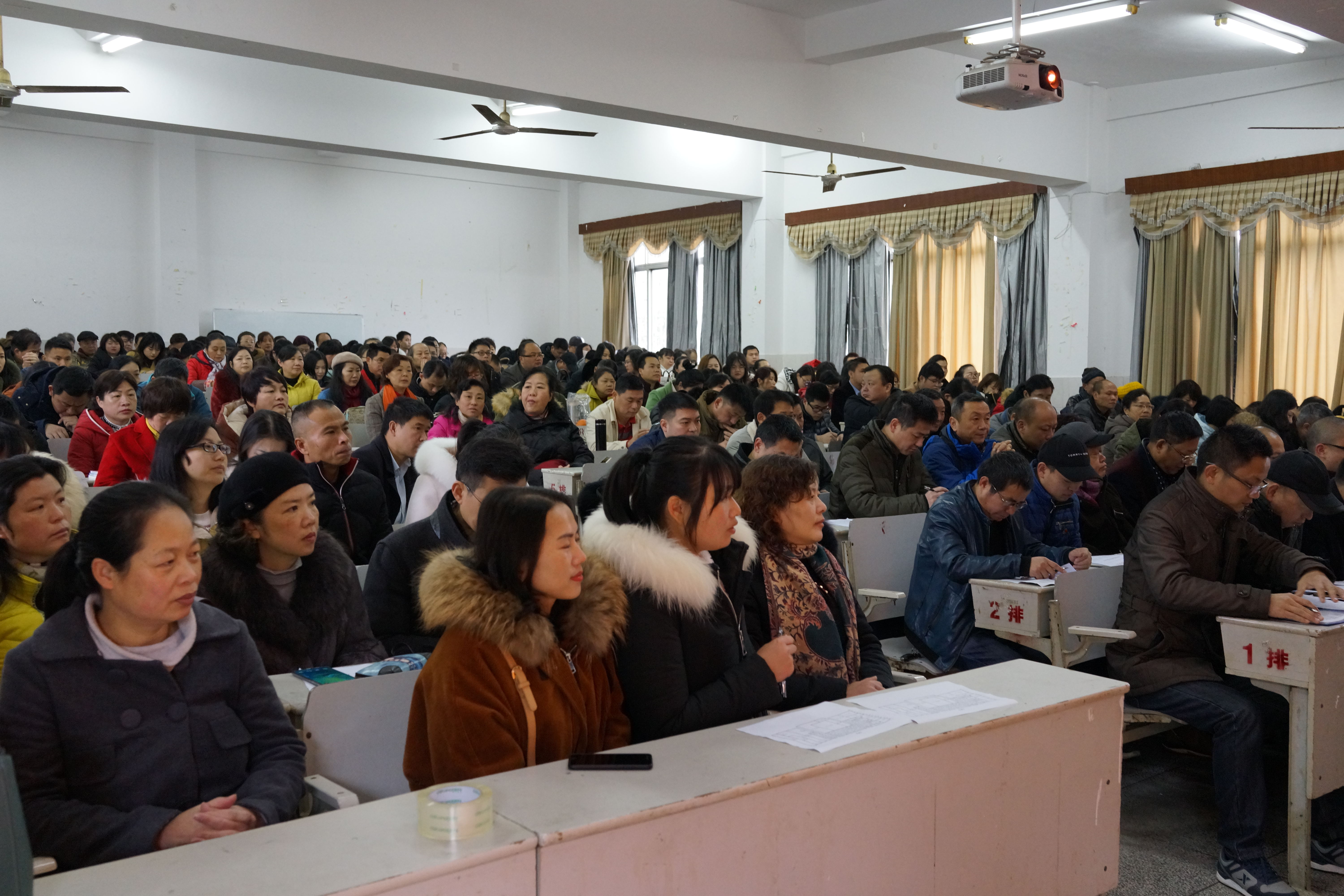 学院召开2019年上学期开业式暨先进表彰大会