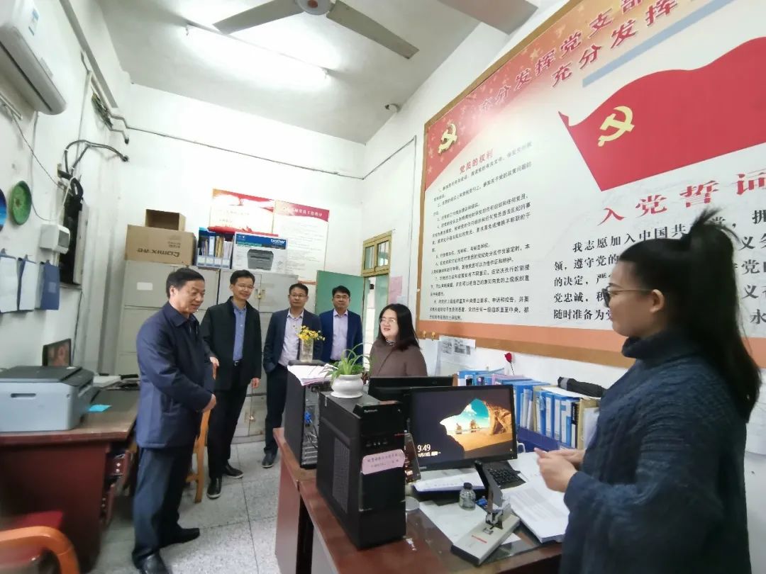 黄鹏书记深入校园各处检查指导工作