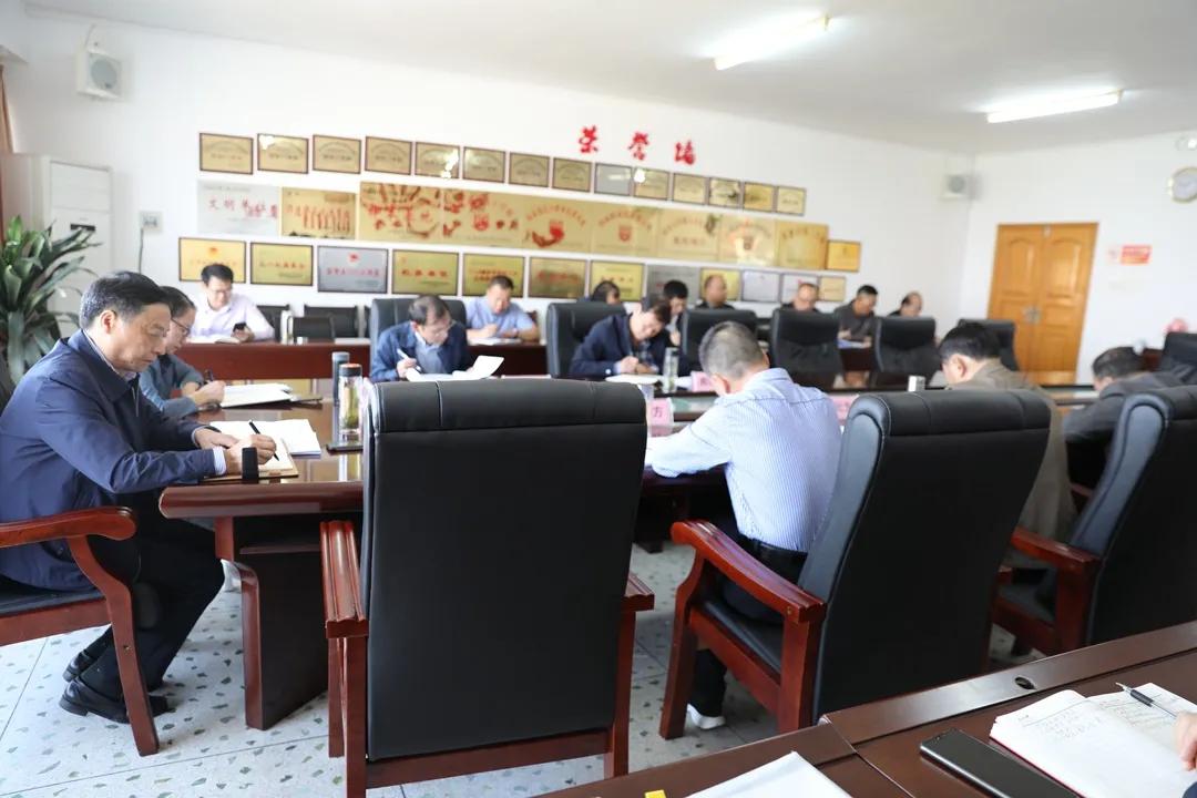 我院召开党委理论中心组学习会:学习党的十九届五中全会内容