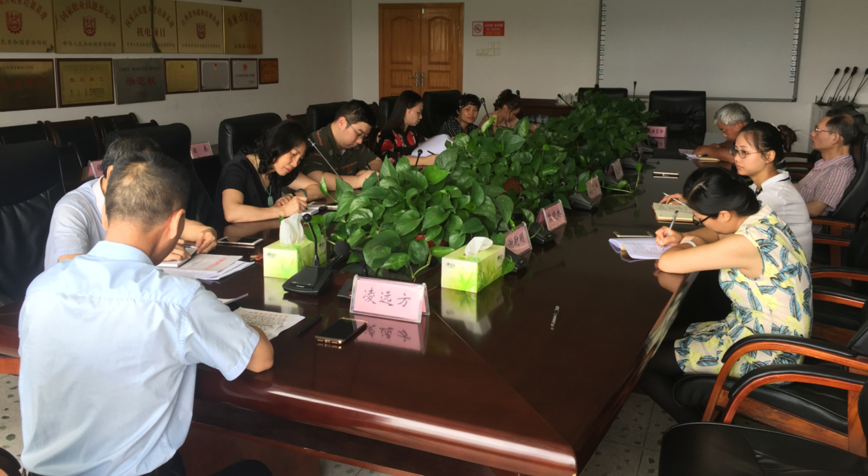 学院第一党支部召开“两学一做”学习教育活动常态化制度化动员会暨专题党课辅导