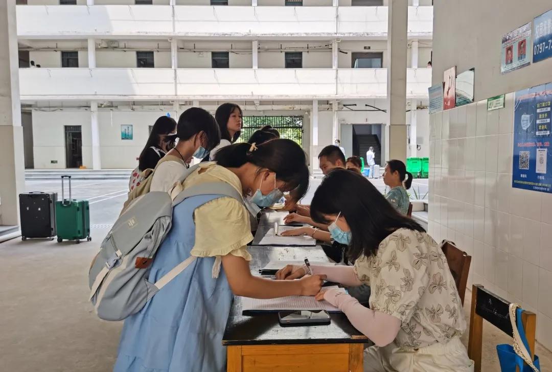 开学日,欢迎新同学~