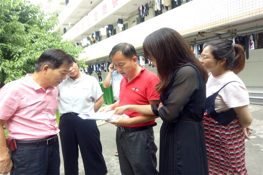 后勤处组织1至6号学生宿舍楼顶扇增加及更换工程项目验收