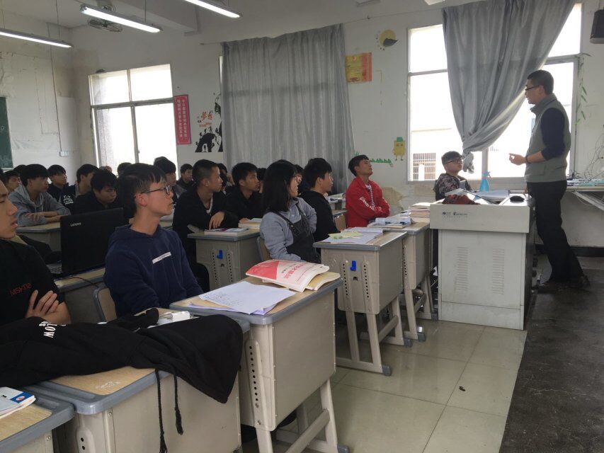 学习雷锋好榜样，机械工程系每天在践行