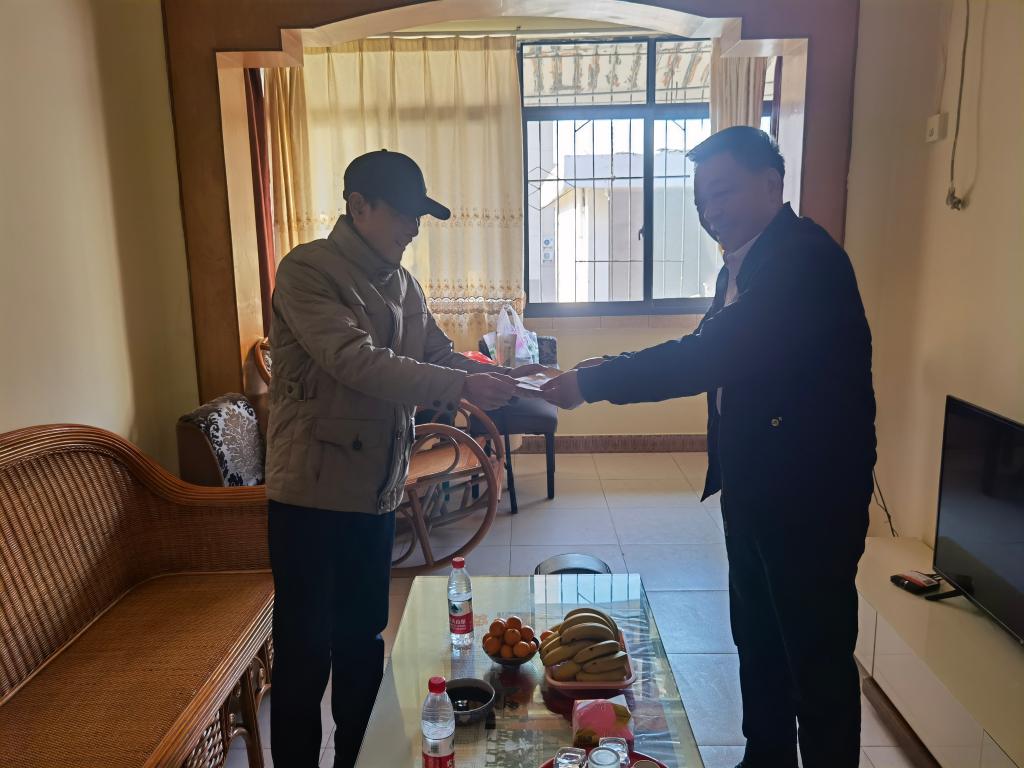 “慰问传真情 ，关爱暖人心” ——学院开展春节送温暖活动