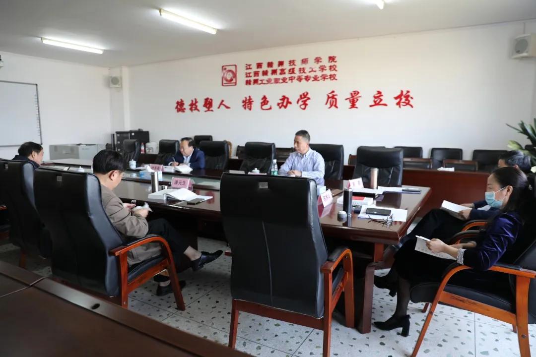 读书班第二天实况———组织集中收看纪念中国人民志愿军抗美援朝出国作战70周年大会实况直播