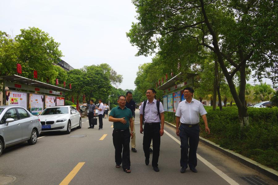 人社部出版集团黄卫来同志一行来我院调研