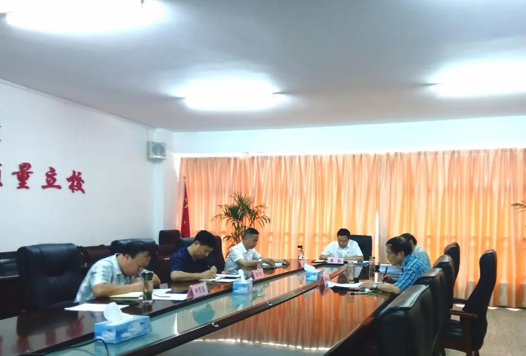 学院召开8月党委理论学习中心组学习（扩大）会
