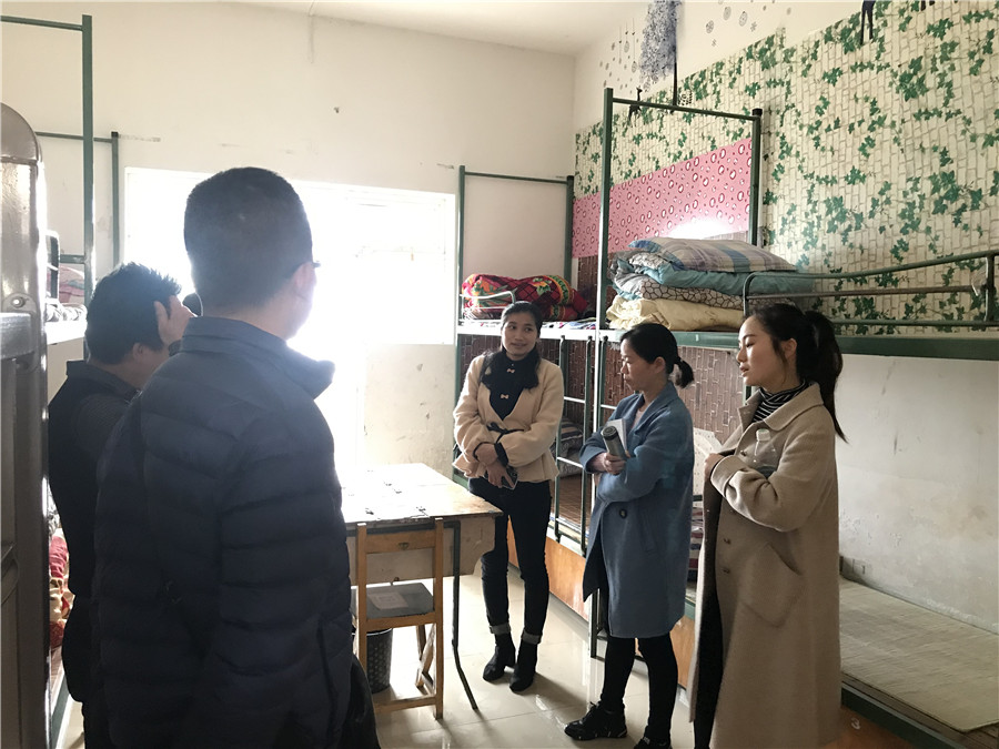 机械工程系组织学生参观宿舍“样板间”活动