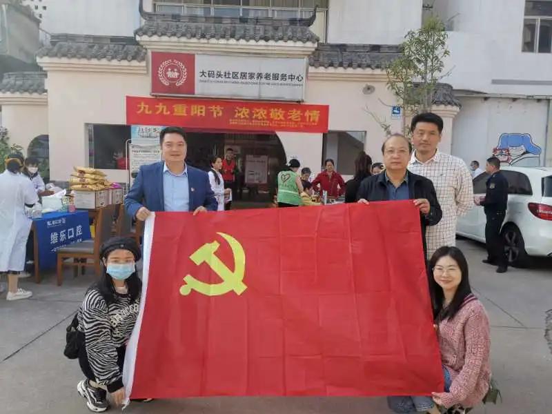 我院第三党支部开展“你养我长大,我陪你到老”主题党建活动