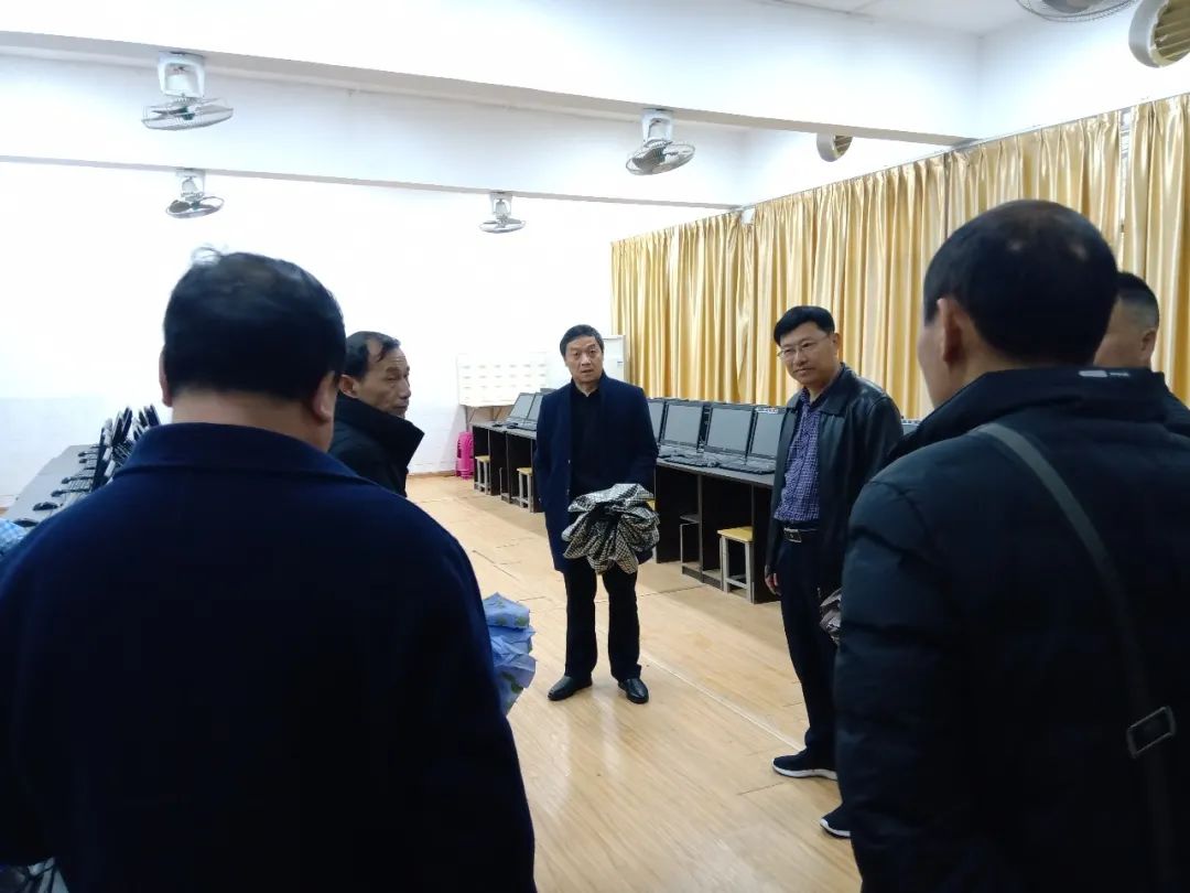 院领导检查新学期开学返校工作