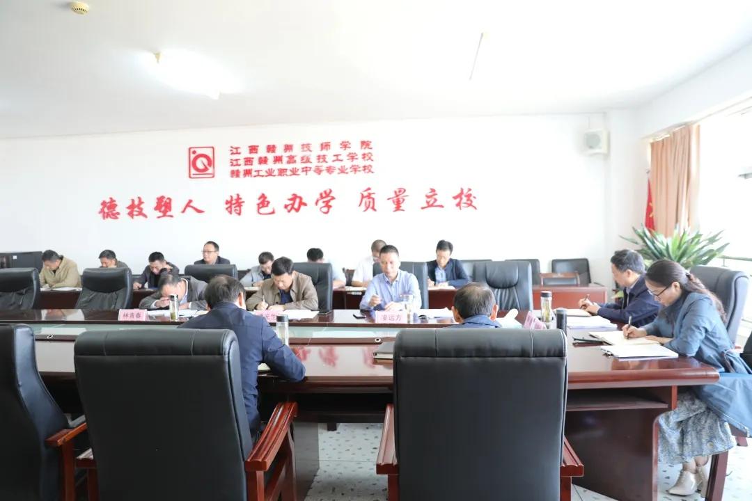 我院召开党委理论中心组学习会:学习党的十九届五中全会内容
