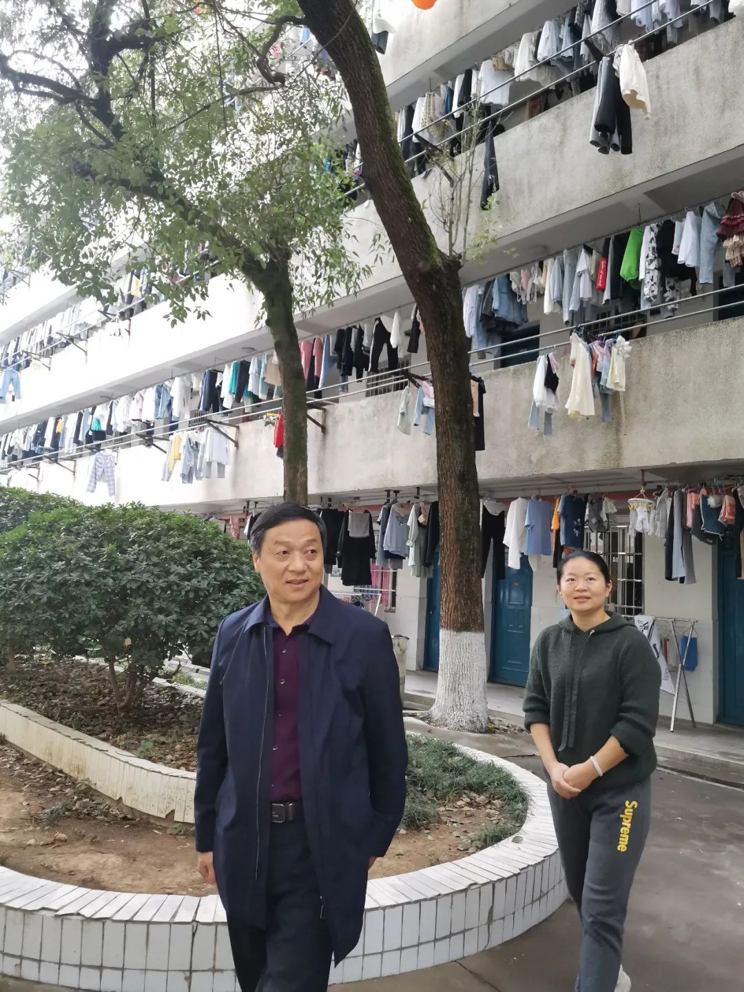 黄鹏书记深入校园各处检查指导工作
