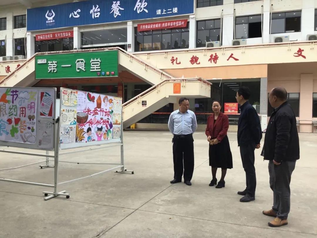 我院商贸旅游系举办主题为“光盘行动,从我做起”的班级画、手抄报作品展