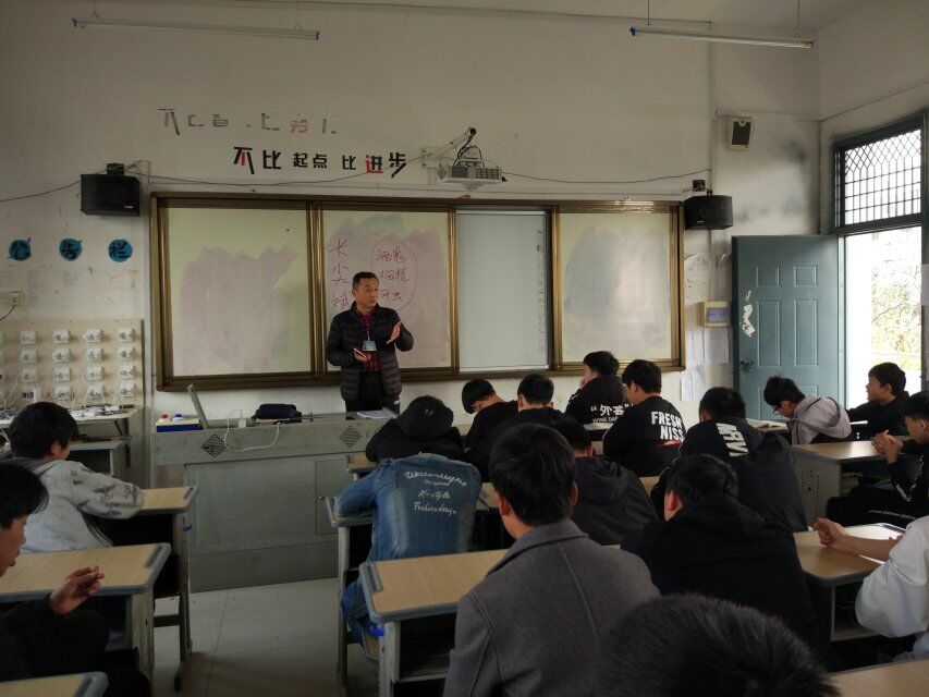 学习雷锋好榜样，机械工程系每天在践行