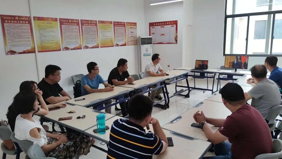 我院组织收看全国抗击新冠肺炎疫情表彰大会