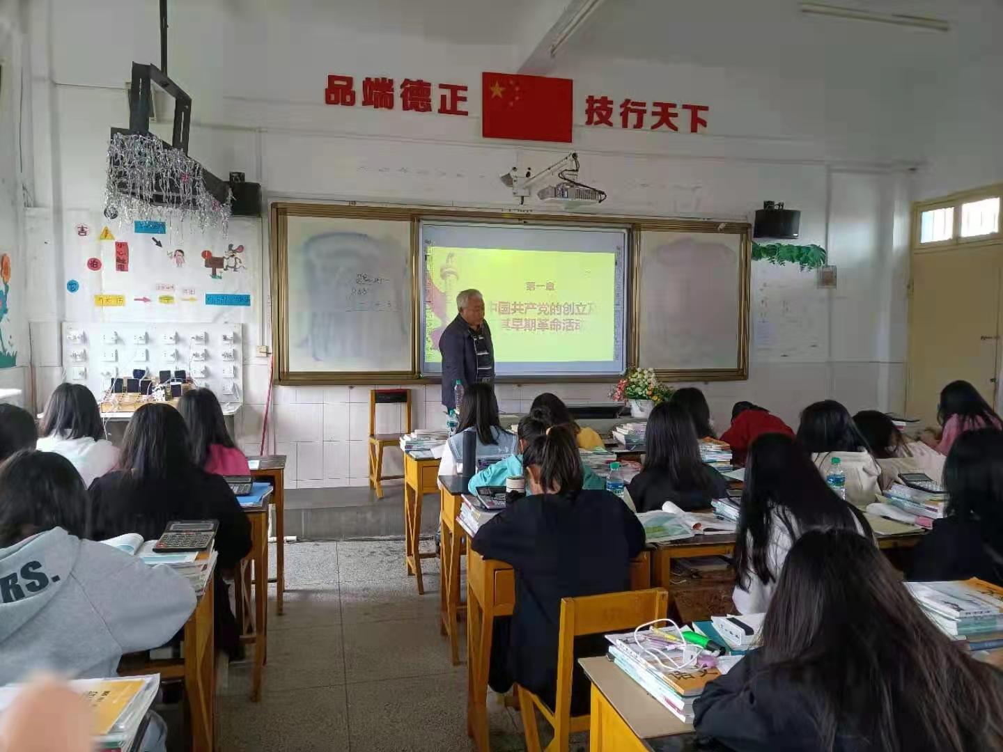 百年党史进课堂，红色教育入人心