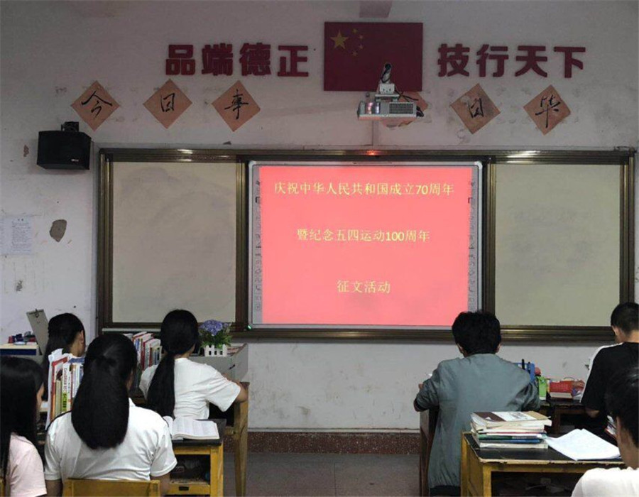 现代服务系举行征文活动