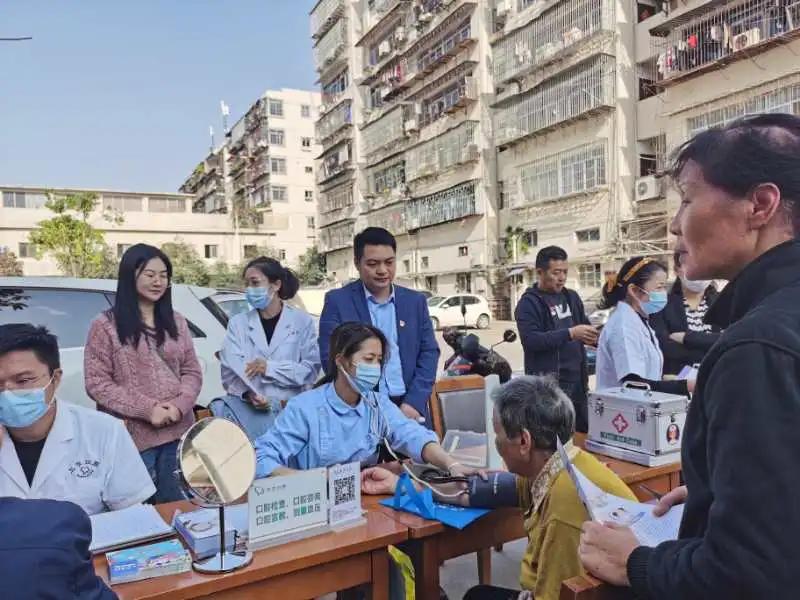 我院第三党支部开展“你养我长大,我陪你到老”主题党建活动