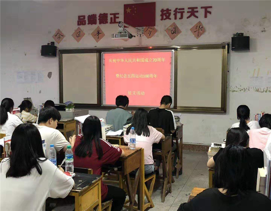 现代服务系举行征文活动