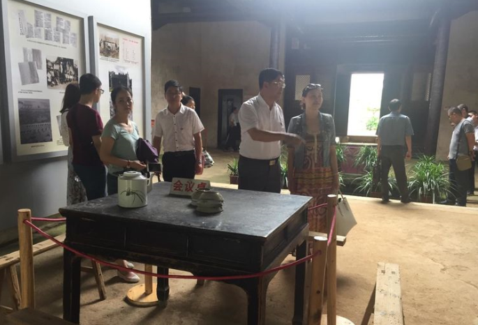 学院开展“迎七一参观红色教育基地”党日活动