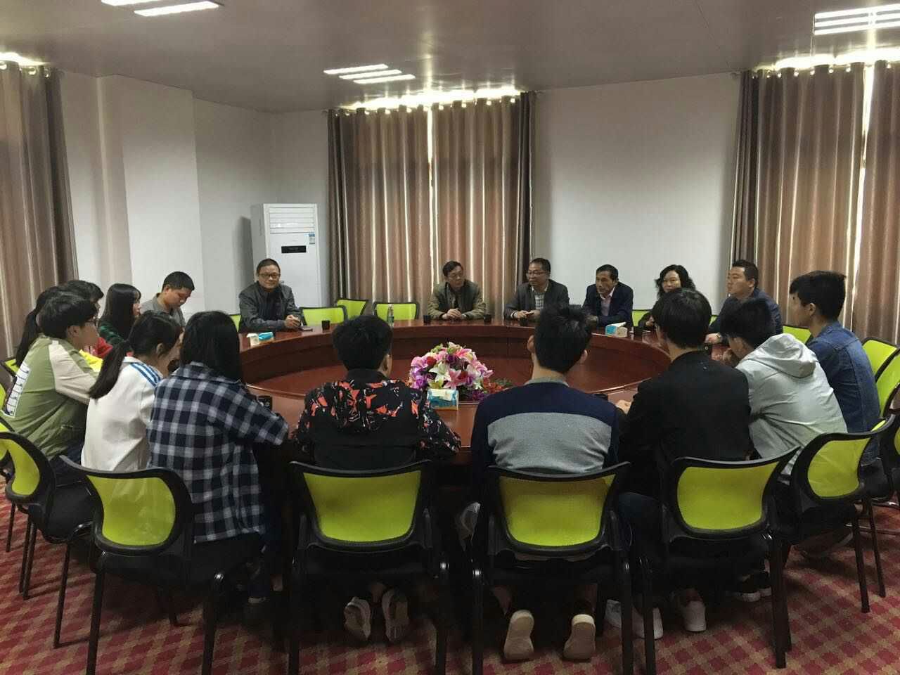 学院院长钟昭锋一行莅临电商产业园校区指导工作