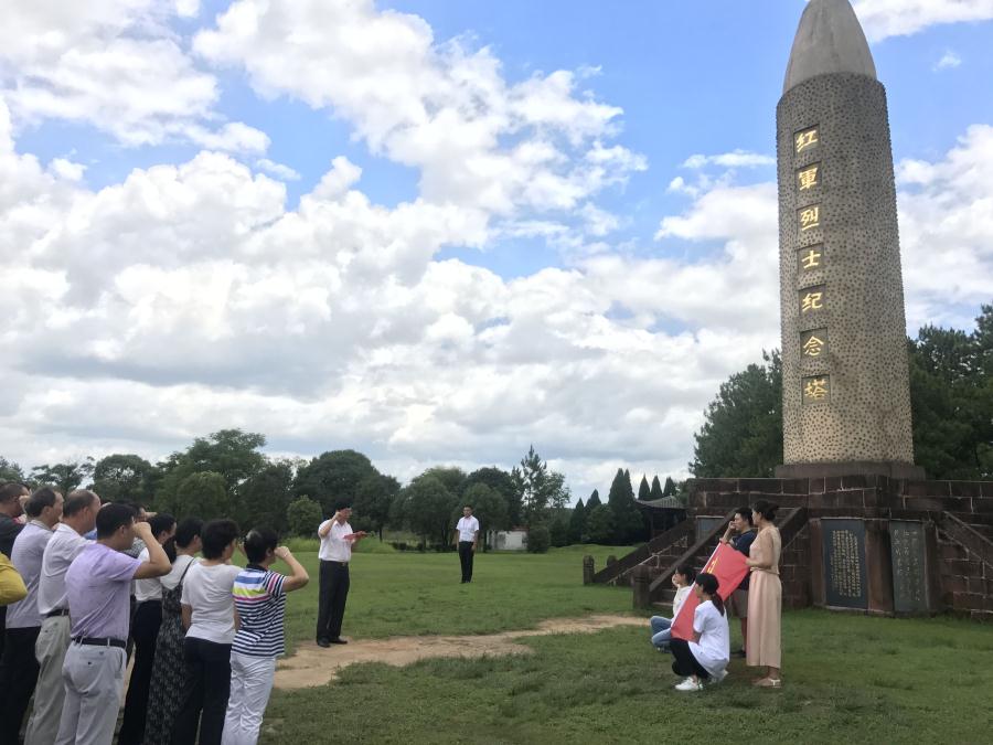 参观红色教育基地   接受革命精神洗礼