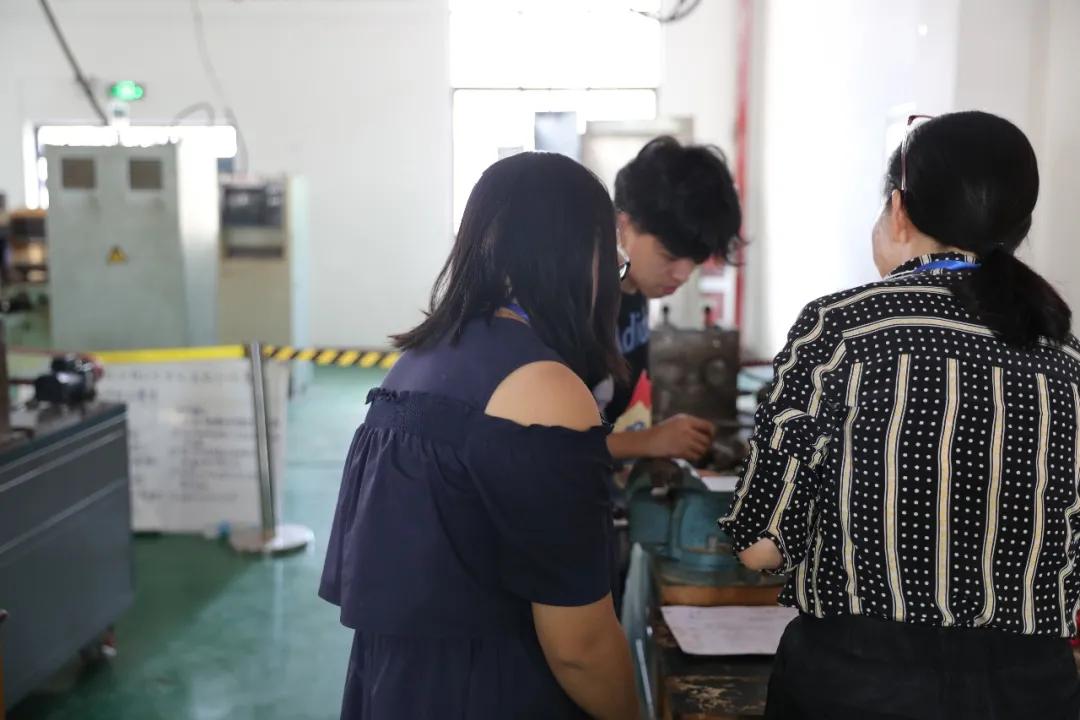 省职业技能鉴定中心领导莅临大赛现场指导工作