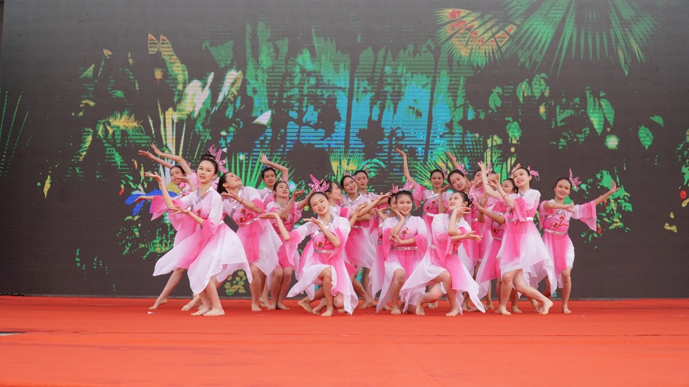 我院积极参加赣州市2019年职业教育活动周启动仪式