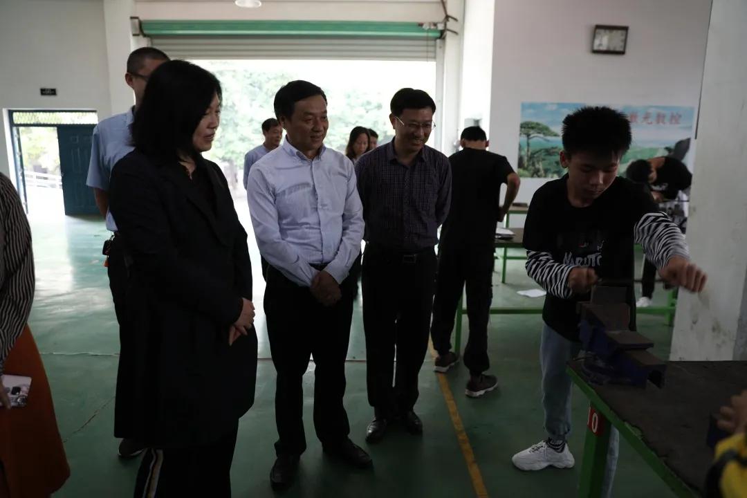 省人社厅王菡处长一行莅临我院指导工作