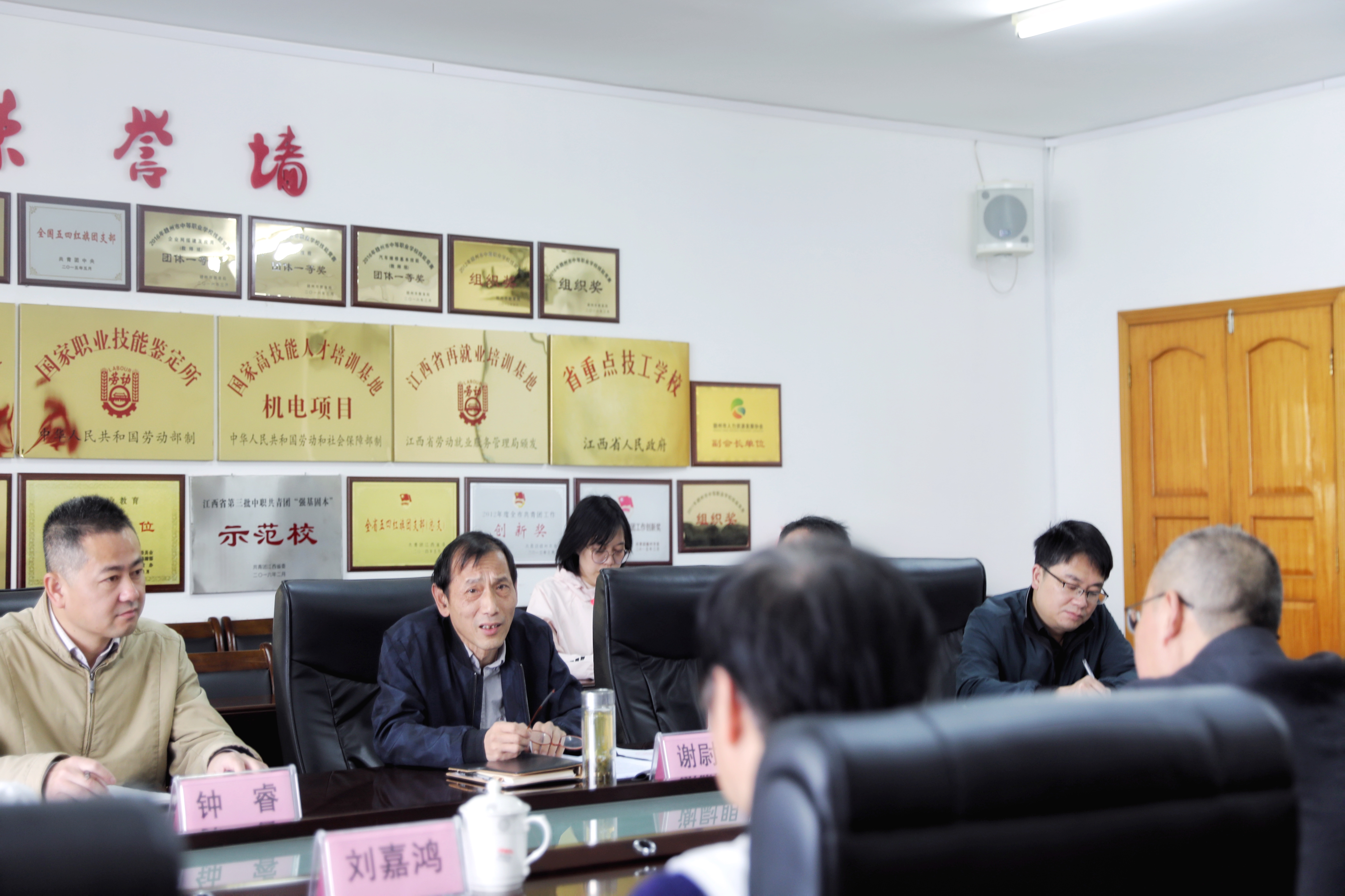 景德镇市高级技工学校副校长袁明星一行莅临我院考察交流学习