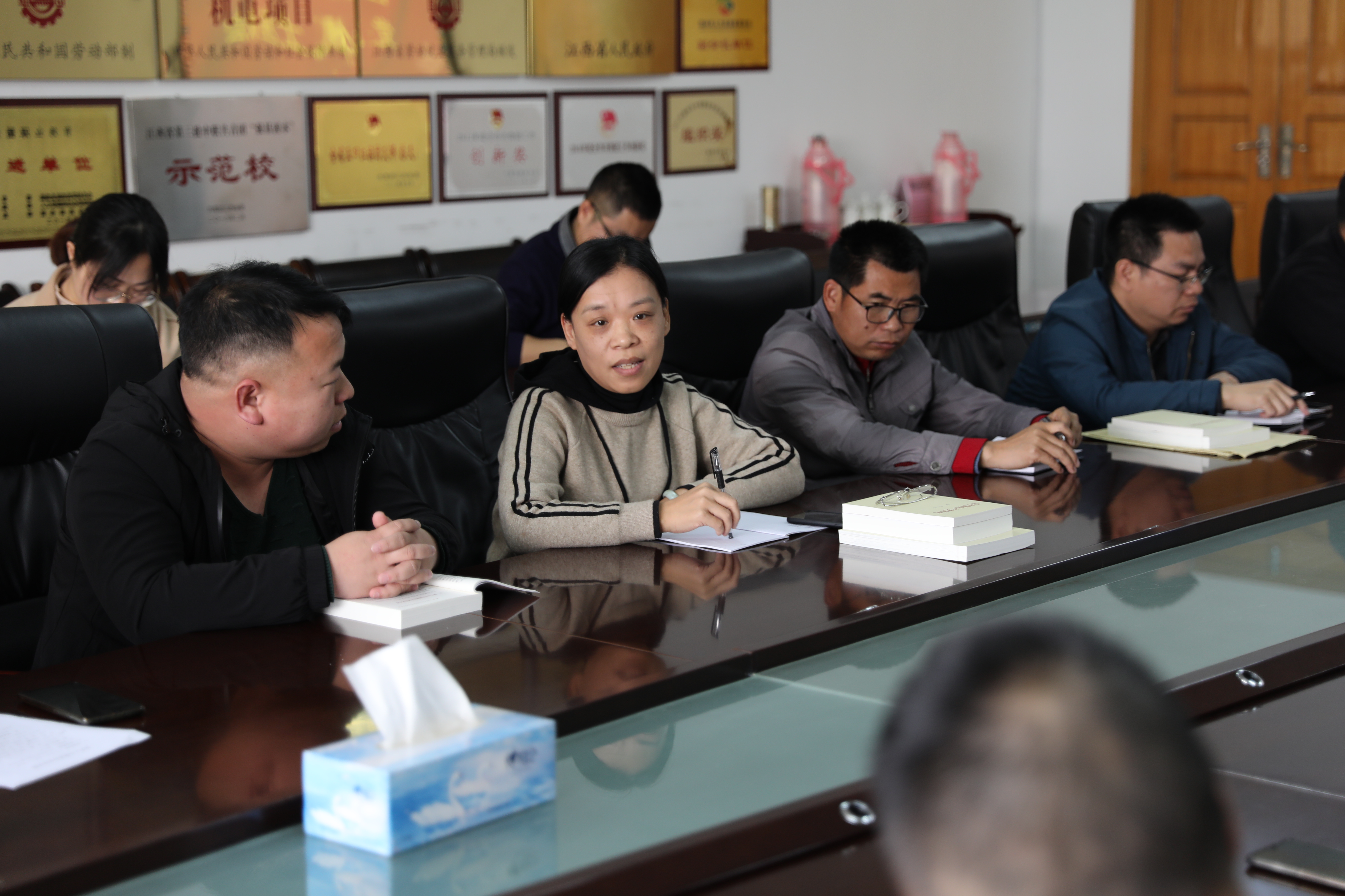 学院召开党外人士座谈会