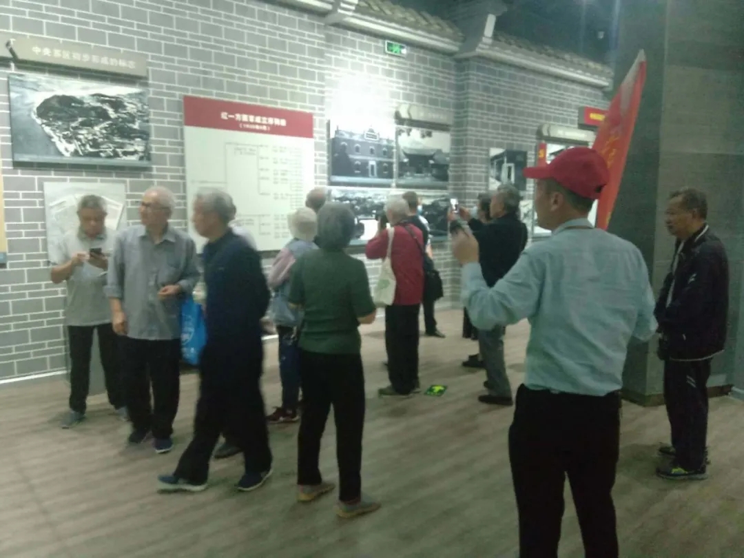 我院组织离退休老干部赴宁都小布参观学习