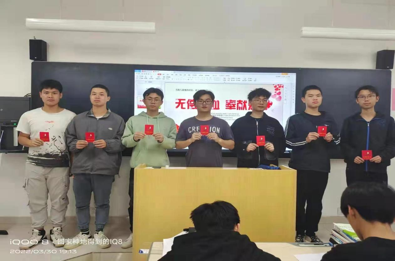 【系部动态】学雷锋见行动,无偿献血献爱心|汽车工程系志愿者积极参与无偿献血
