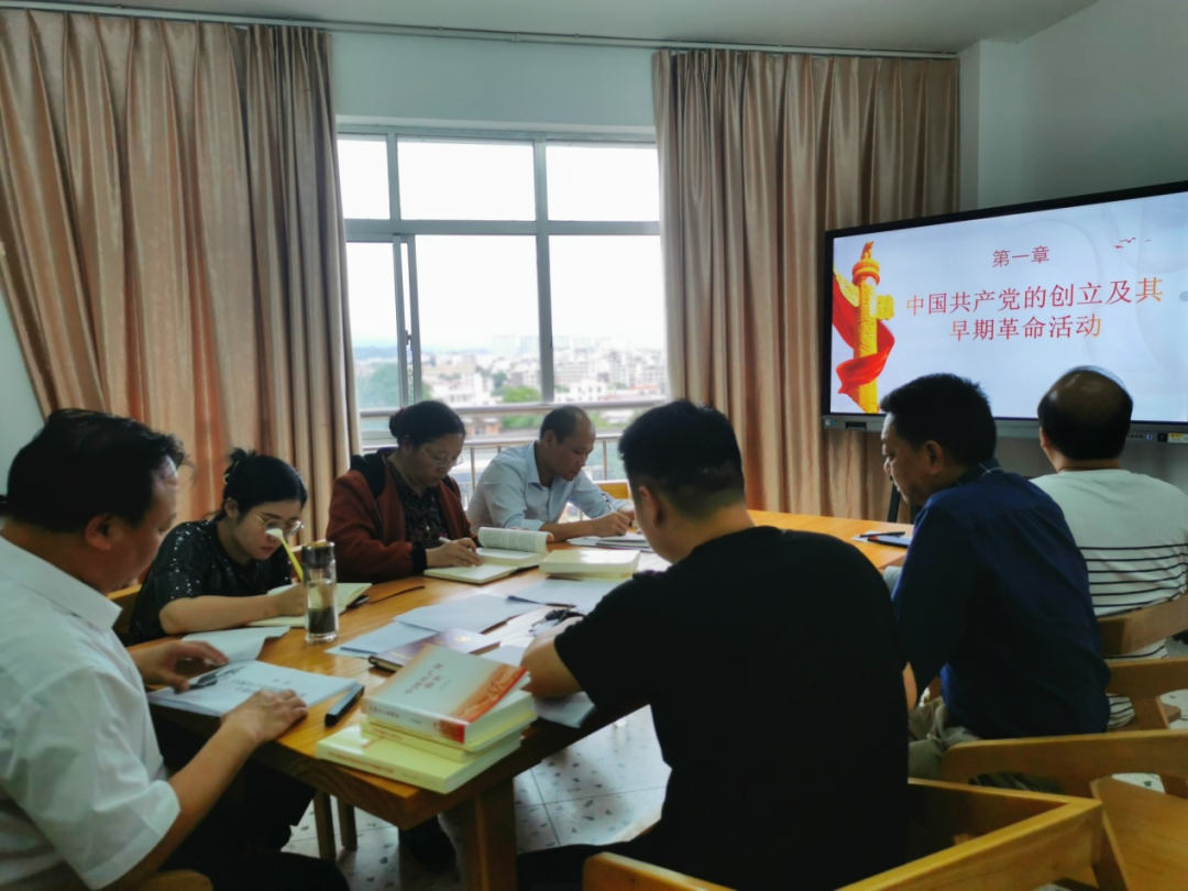 “学习中共党史,牢记自身使命”——赣州技师学院纪委书记林青春为挂点党支部上党课