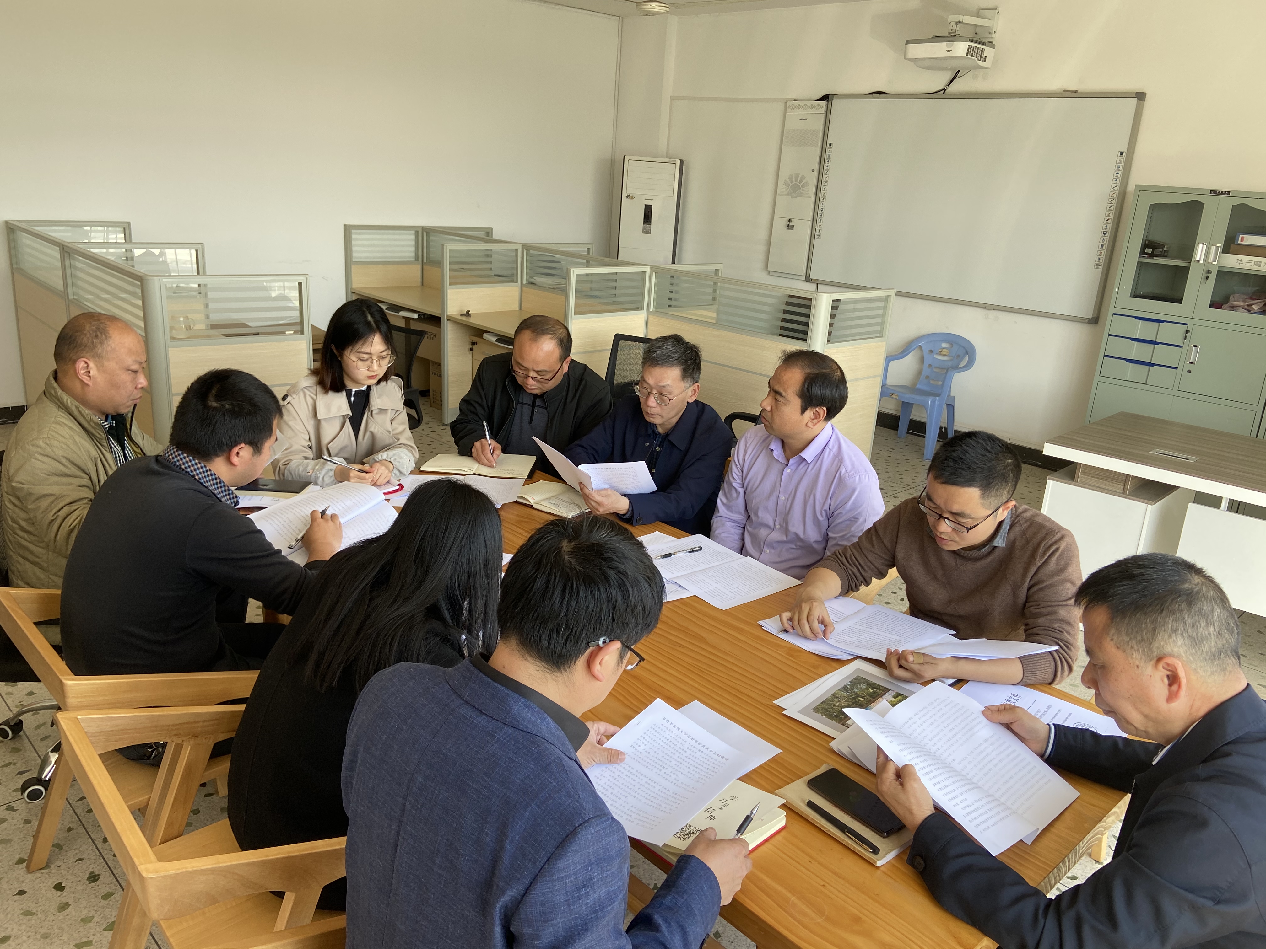 学院召开党史学习教育工作调度会