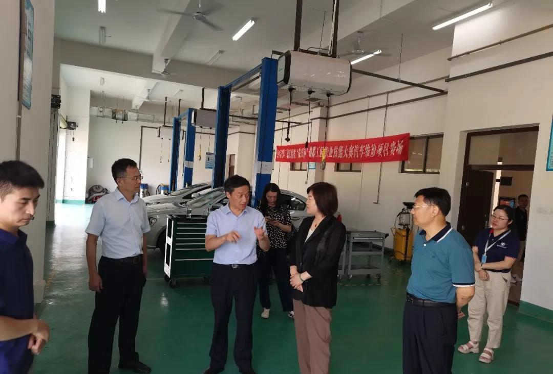 省人社厅调研组一行莅临我院调研