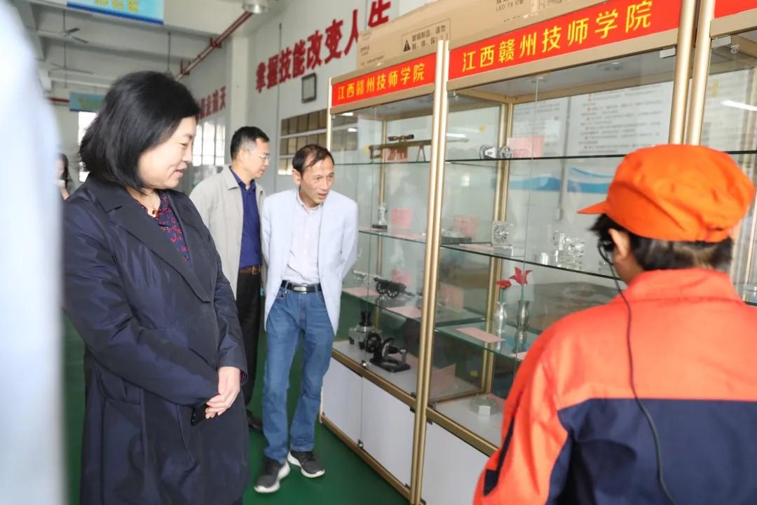 省人社厅王菡处长一行莅临我院指导工作