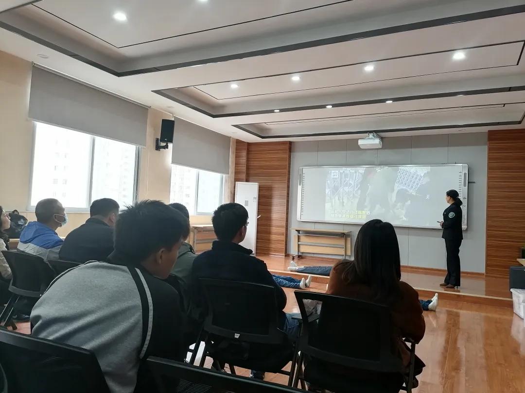 我院体育教研室全体教师进行急救技能培训(一）