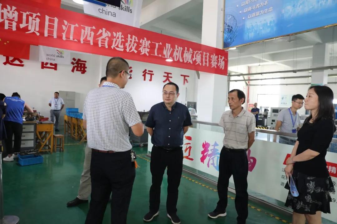 省职业技能鉴定中心领导莅临大赛现场指导工作