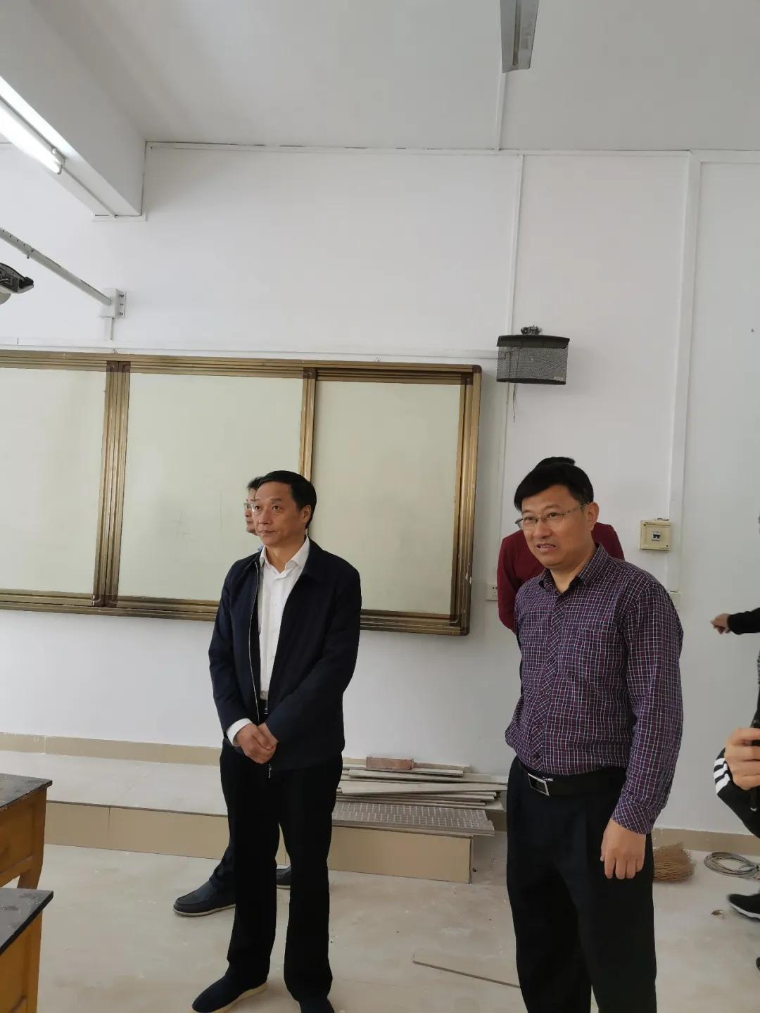 黄鹏书记带队来到学院在建工地检查指导工作