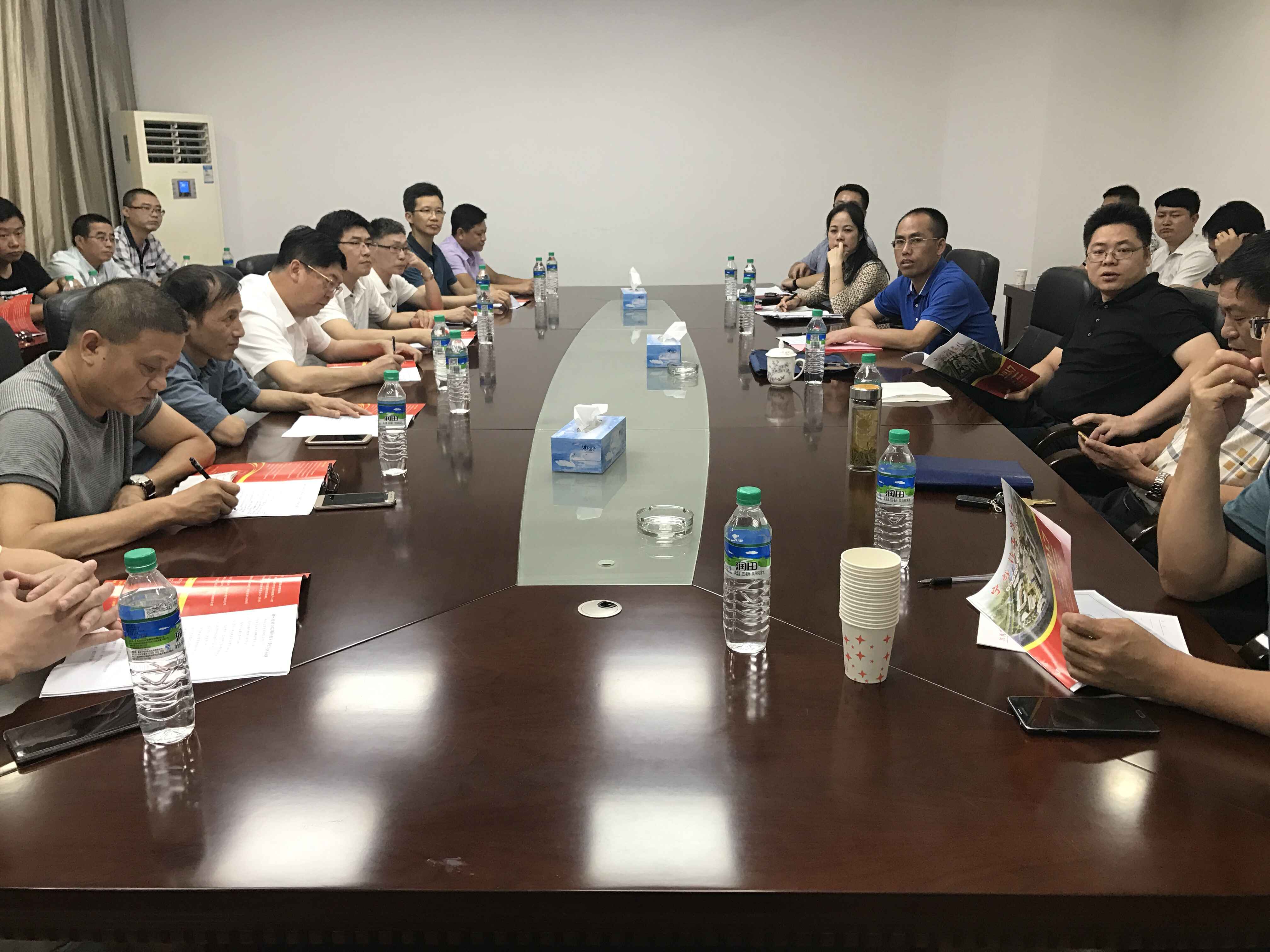 党委书记黄国杰同志一行前往宁都技工学校调研